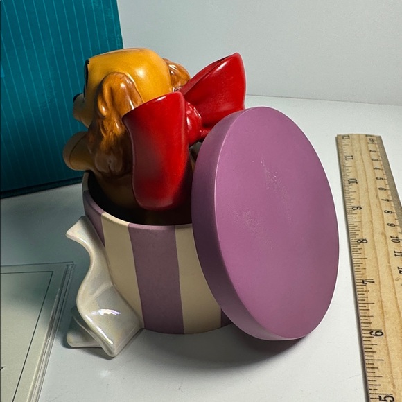 Disney collection "A Perfectly Beautiful Little Lady" dog figurine with COA - Picture 3 of 5